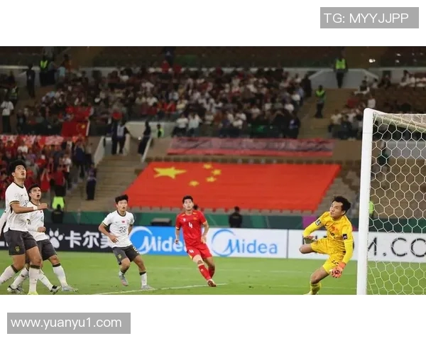 亚洲杯激战新加坡与中国队争锋相对谁能笑到最后引发球迷热议